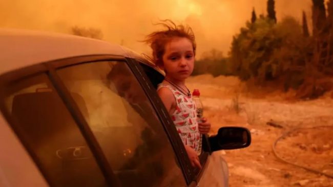 Zjarret në Evia/ Fotoreporteri grek tregon se…