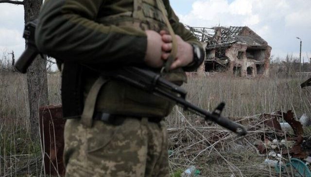 Rikthehen tensionet në Lindje, një ushtar ukrainas…