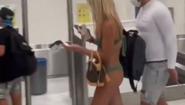 VIDEO / Bjondja e çuditshme në aeroport,…