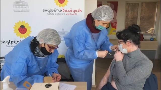 Shqipëria kërkon të vaksinojë të gjithë popullsinë…