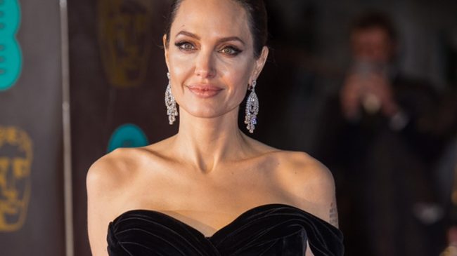 Iu bashkua Instagramit, Angelina Jolie poston si…