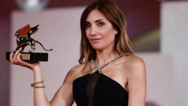 Aktorja shqiptare krenoi sërish Shqipërinë në Festivalin…