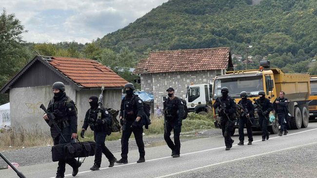 Trupat serbe në kufi gati për ndërhyrje:…
