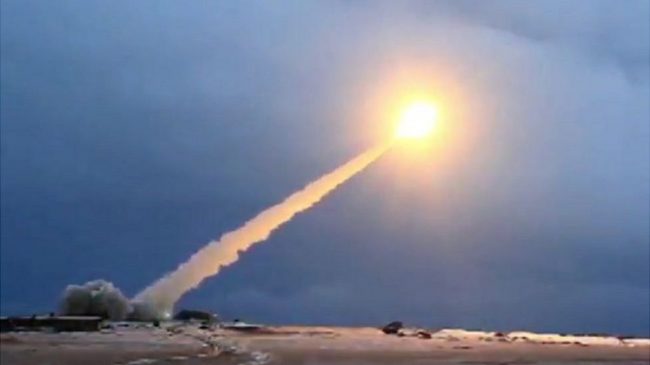 Rusia lëshon raketën vrasëse të satelitëve, perëndimi…