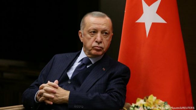 Erdogan “bën namin” me ambasadorët e huaj,…