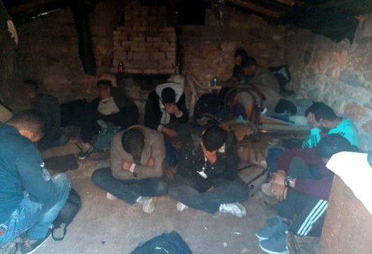 Arrestohen 15 refugjatë në Portin e Vlorës,…
