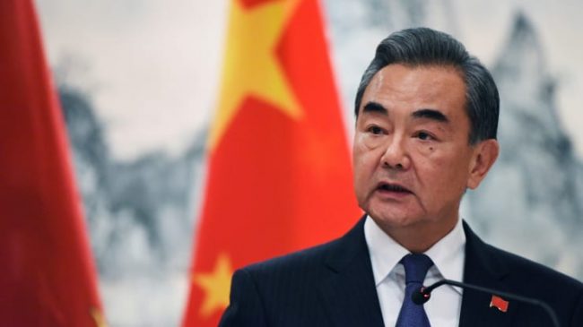 Ministri i Kinës viziton Tiranën, ngrihet alarmi…