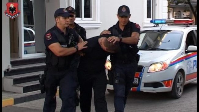 Durrës/ Prangoset 38-vjeçari, kërcënoi policin