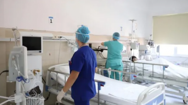 Pandemia/ Bien pacientët në spitale Covid, më…