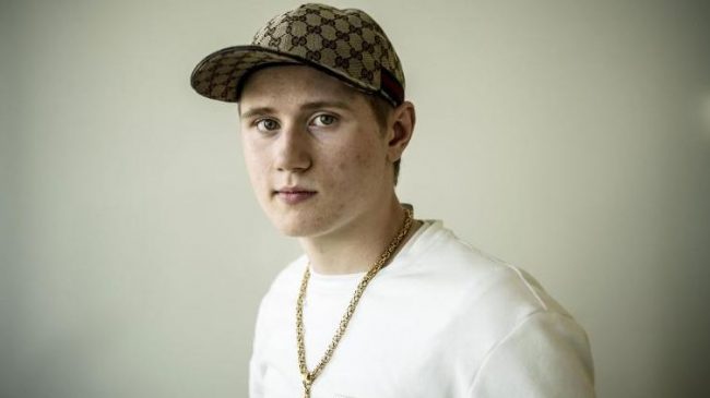 Vritet reperi 19-vjeçar në Suedi, një vit…