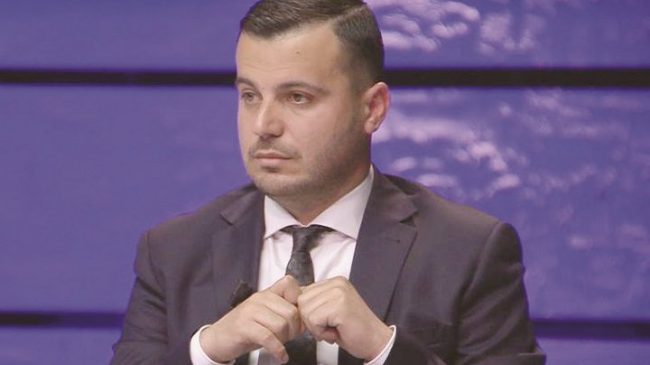 Gazetari ironizon Ramën, ekonomia shqiptare në pikiatë…
