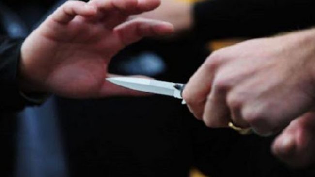 Librazhd| 36-vjeçari qëllon me thikë 2 persona