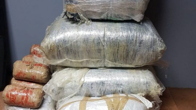Sekuestrohen 56 kilogramë marjuanë në Igumenicë, arrestohet…