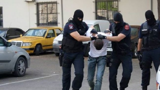 Policia arreston 23-vjeçarin në Kukës, përplasi me…