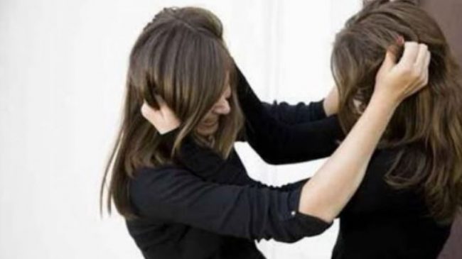 Tiranë| 18-vjeçarja i ngul thikën vajzës 20-vjeçare