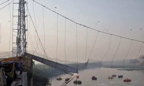 Shembet një urë në Indi, 130 të…