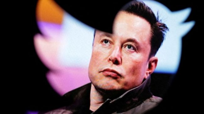 Musk kërcënon punonjësit e Twitter, largohet nga…