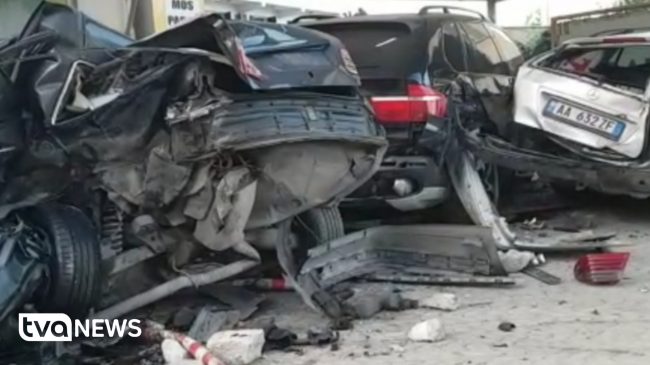Aksident i rëndë në Tiranë, dy makina…