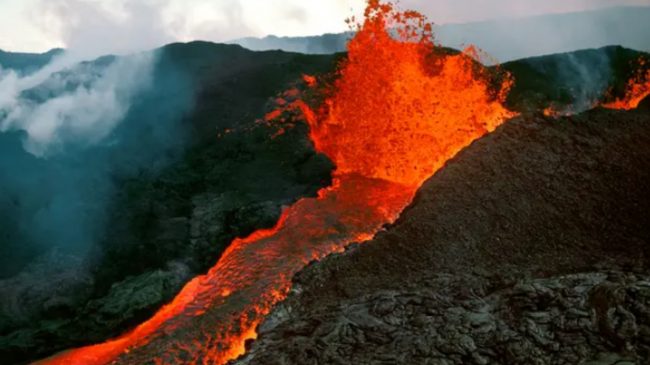 Banorët e Hawaiit në panik, vullkani më…