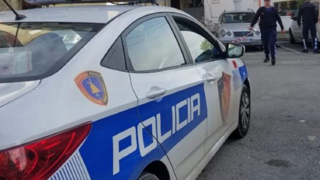 Makina përplas 3-vjeçarin në Durrës