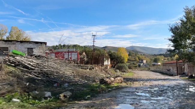 Të harruar/ Fshati Gërnec në Vlorë pa…