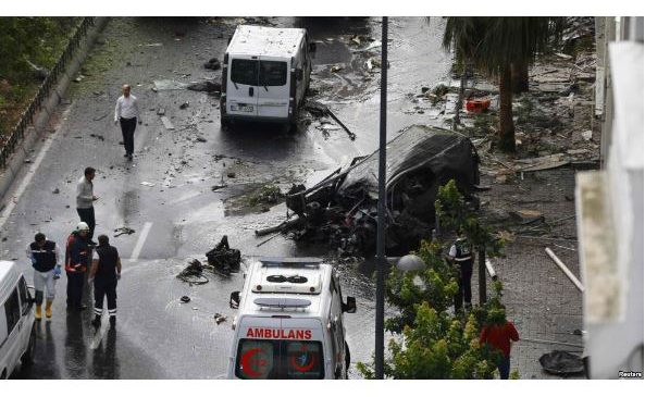 Sërish panik në Stamboll, disa makina shpërthejnë…