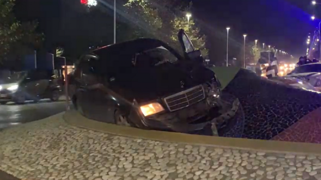 Aksidentohen dy makina në Vlorë, plagosen drejtuesit