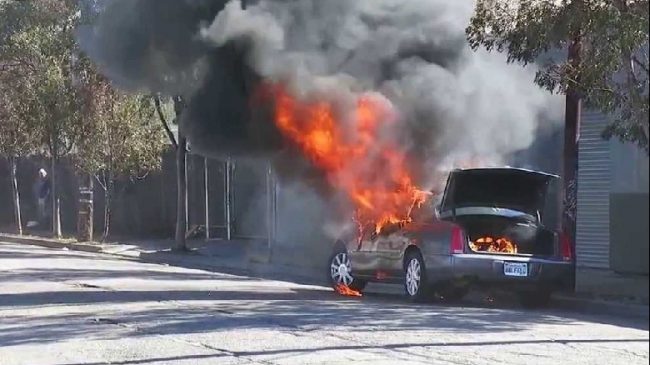 Digjet makina në Lezhë, dyshime për zjarrvënie…