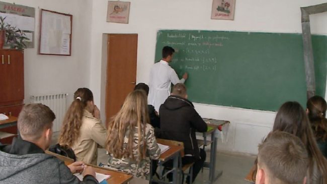 Shqipëria pa mësuesë, Ministria e Arsimit do…