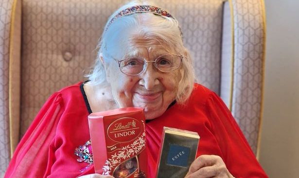 100 vjeçarja habit me sekretin e jetëgjatësisë:…