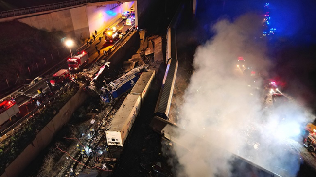 Tragjedi në Greqi/ Treni i pasagjerëve përplaset…