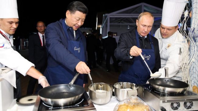 Vladimir Putin dhe Xi Jinping gatuajnë petulla