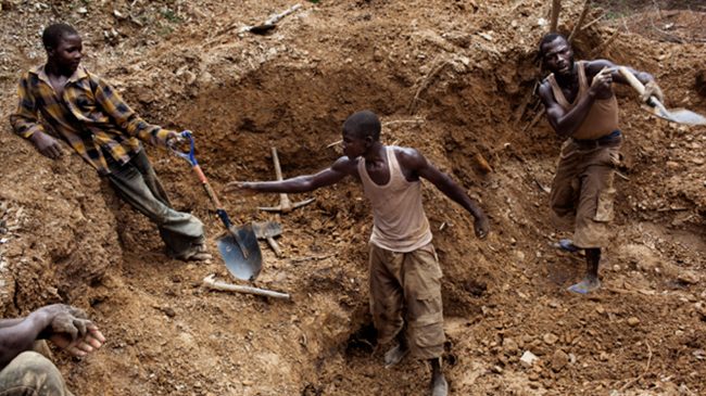 Zbulohet mali prej ari në Afrikë, njerëzit…