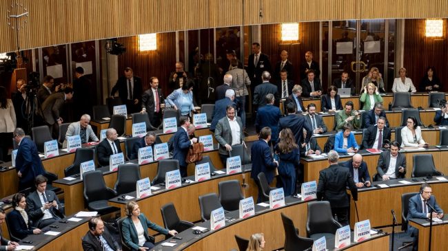 Zelensky mban fjalim, deputetët austriakë largohen nga…
