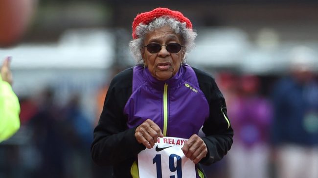 Gruaja 100 vjeçare vendos rekord botëror në…