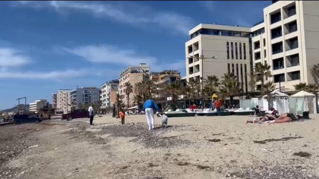 Shqiptarët nisin plazhin që në muajin Mars