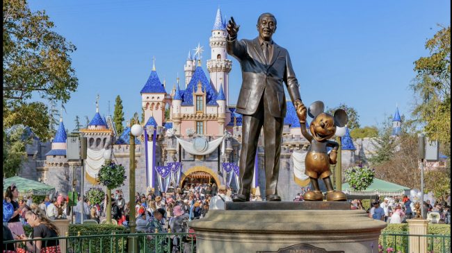 Disney njofton ngjarjen e parë zyrtare LGBTQ…