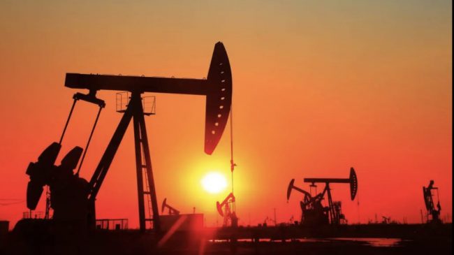 Arabia Saudite blen naftën ruse me çmime…