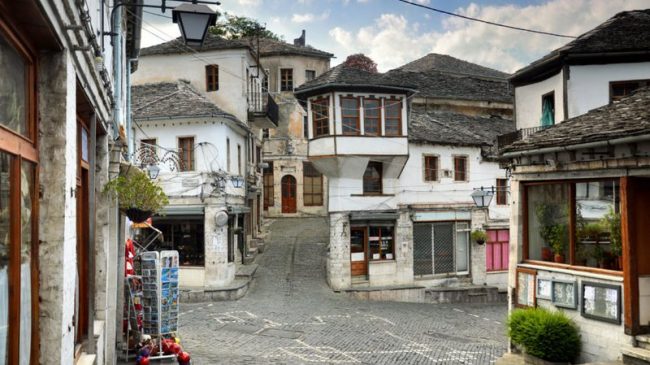 Shqipëria po humb indetitetin, shtëpitë karakteristike në…