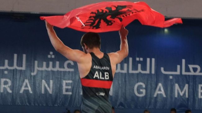 Mundësi çeçen përfaqëson Shqipërinë, mundet nga sportisti…