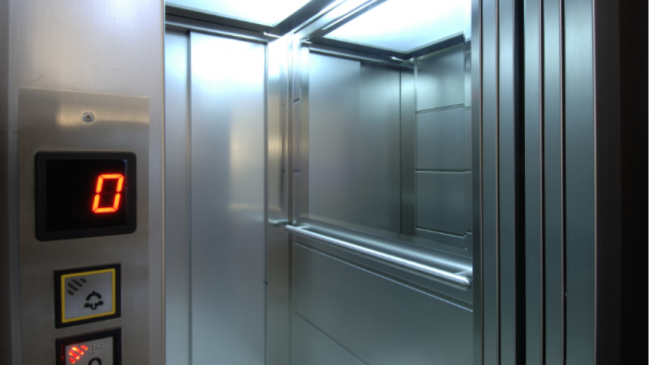 Prishtinë/ Bie ashensori, lëndohen 8 persona, mes…