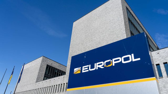  “Korruptojnë stafin”/ Europol: Bandat e drogës po…