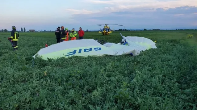 Foto/ Rrëzohet parashuta në Itali, humb jetën…