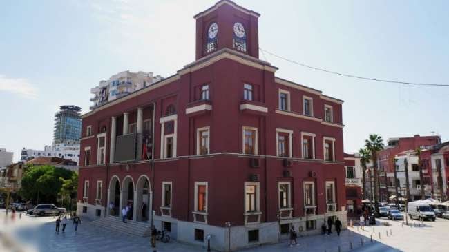 Bashkia Durrës çon 70% të taksave për…