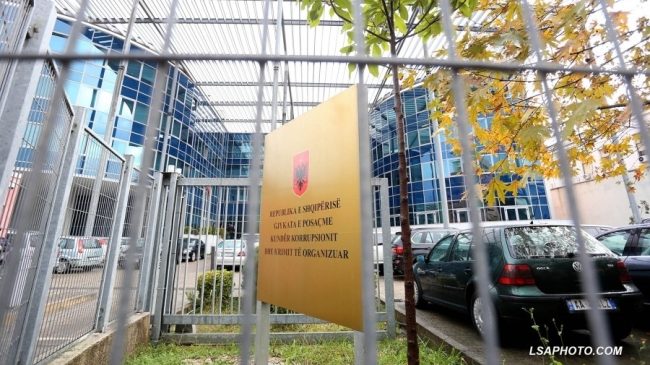 Morën rryshfet për lejen e ndërtimit, pranga&hellip;