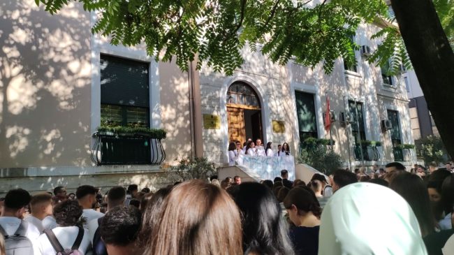 Studentët e mjekësisë nuk i binden qeverisë,&hellip;