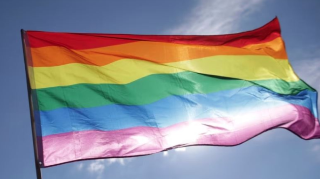 Rusia synon ta shpallë lëvizjen LGBT si…