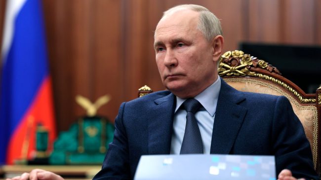 Putin kërkon të ndalojë me ligj kritikat&hellip;