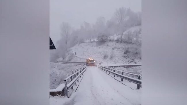 Kukësi mbulohet nga dëbora, makinat qarkullojnë me&hellip;