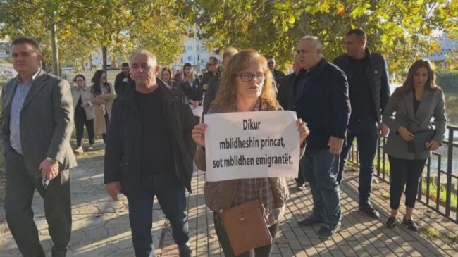Qytetarët e Lezhës në protestë për kampin…